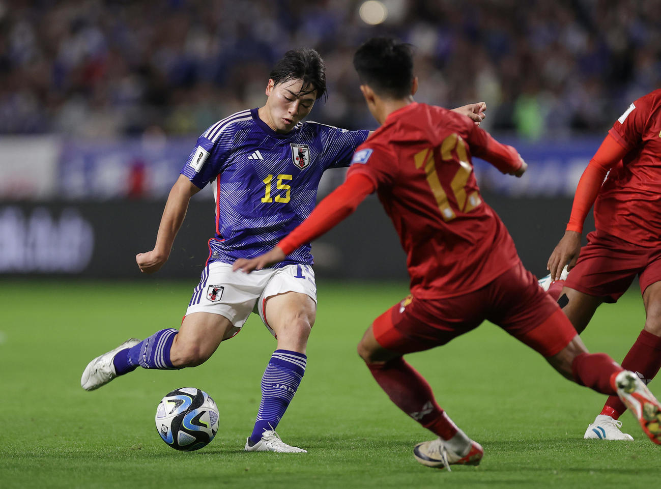 日本対ミャンマー　前半、右足でゴールを狙う相馬（撮影・前田充）