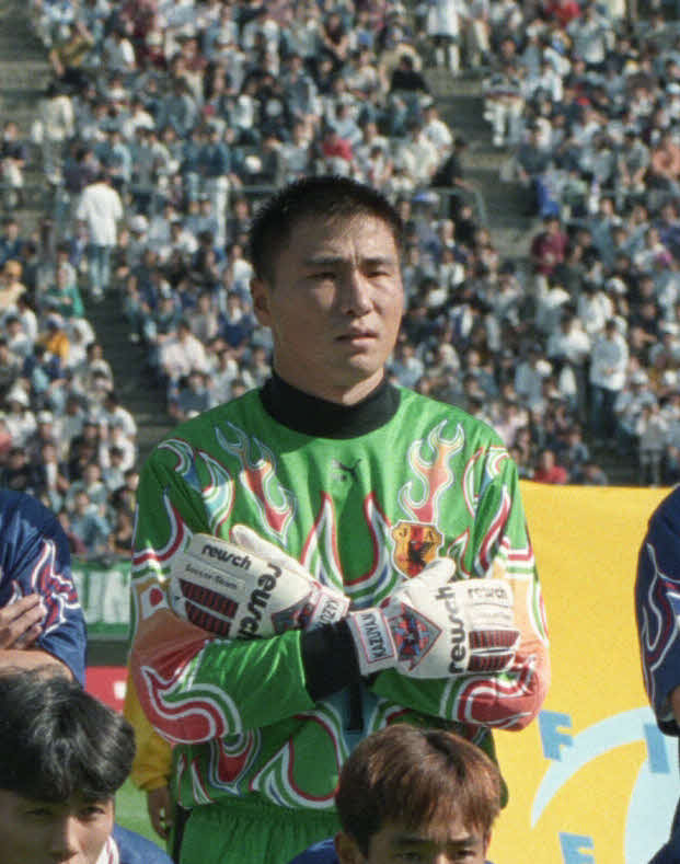 96年10月、国際親善試合　日本対チュニジアで記念撮影するＧＫ前川和也