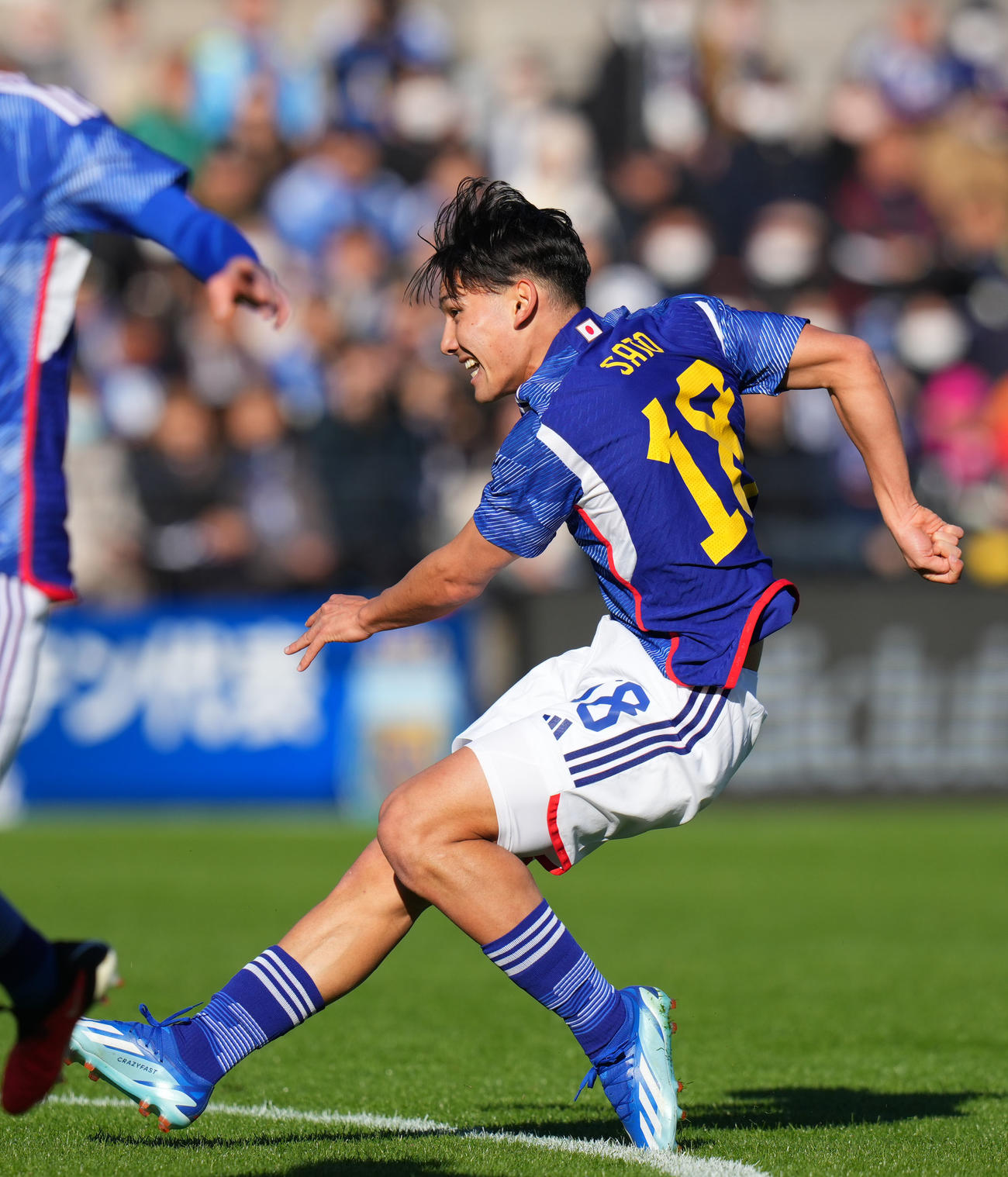 U22日本代表対U22アルゼンチン代表　前半、ゴールを決める佐藤（撮影・横山健太）
