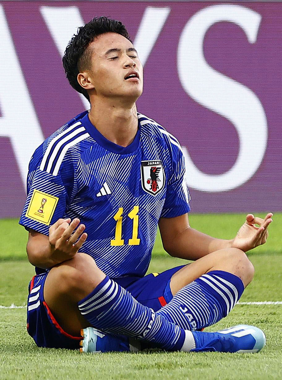 セネガル戦の後半、先制ゴールを決め喜ぶ高岡（FIFA提供・ゲッティ＝共同）