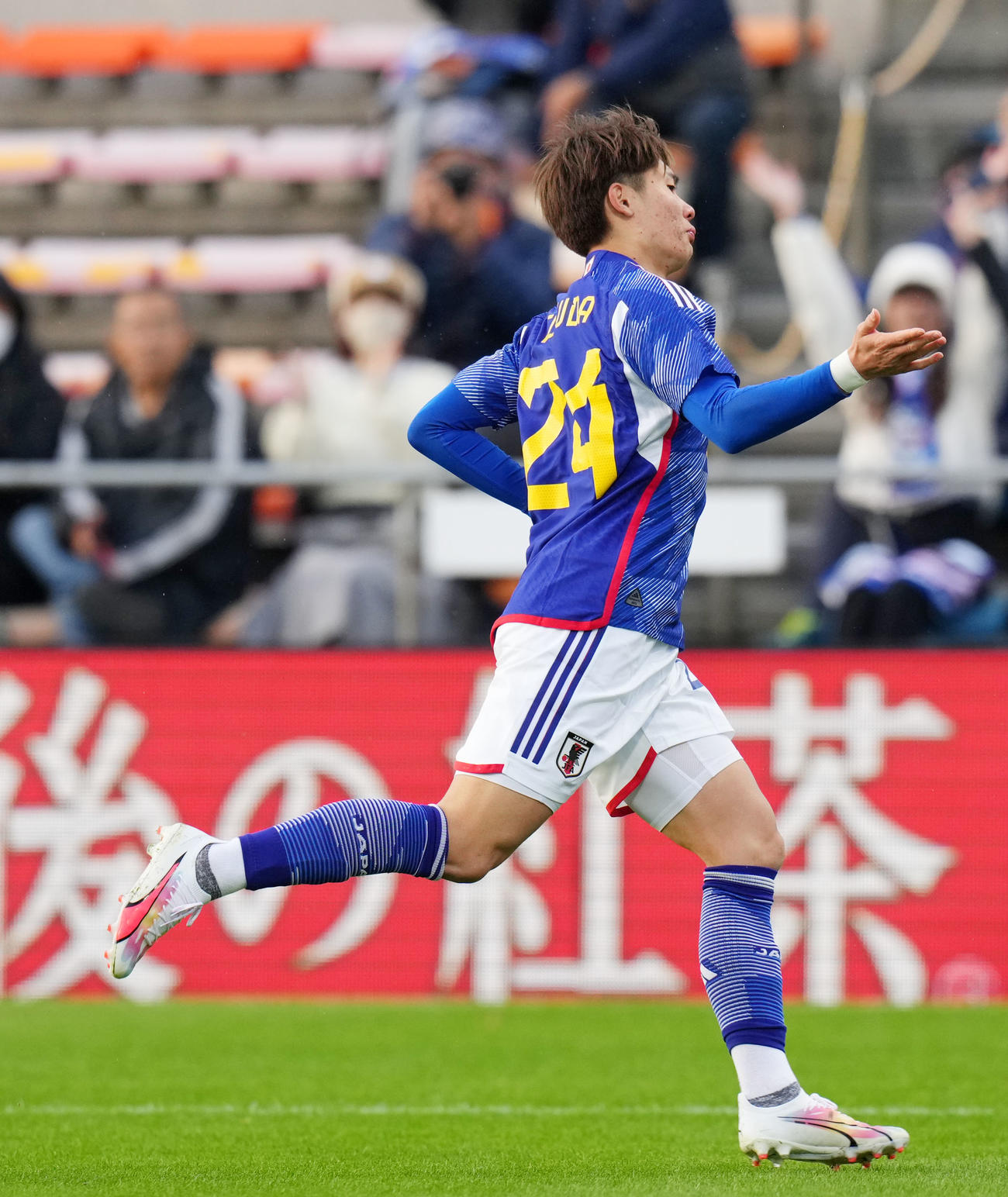U22日本代表対U22アルゼンチン代表　後半、ゴールを決める福田（撮影・横山健太）
