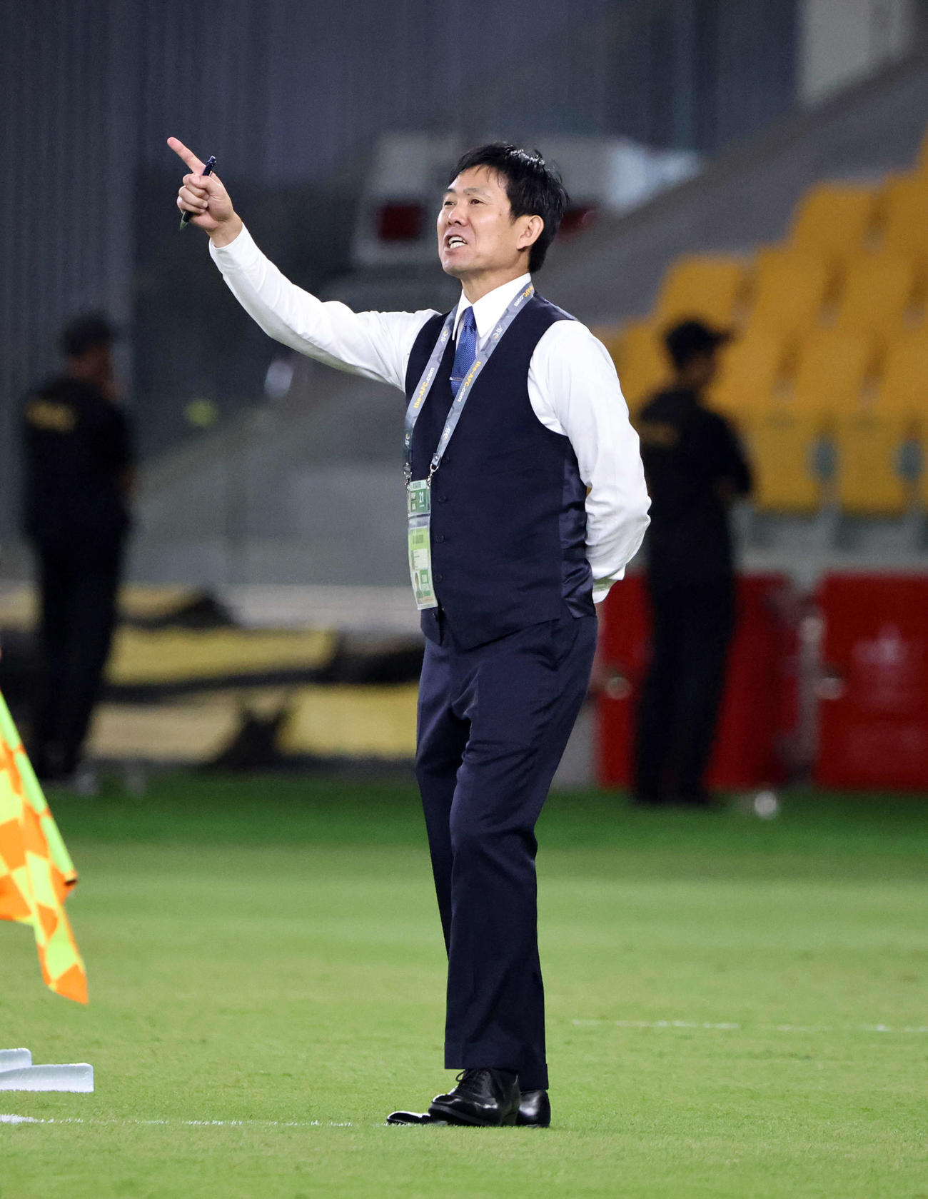 日本対シリア　前半、指示を出す森保監督（撮影・パオロ　ヌッチ）