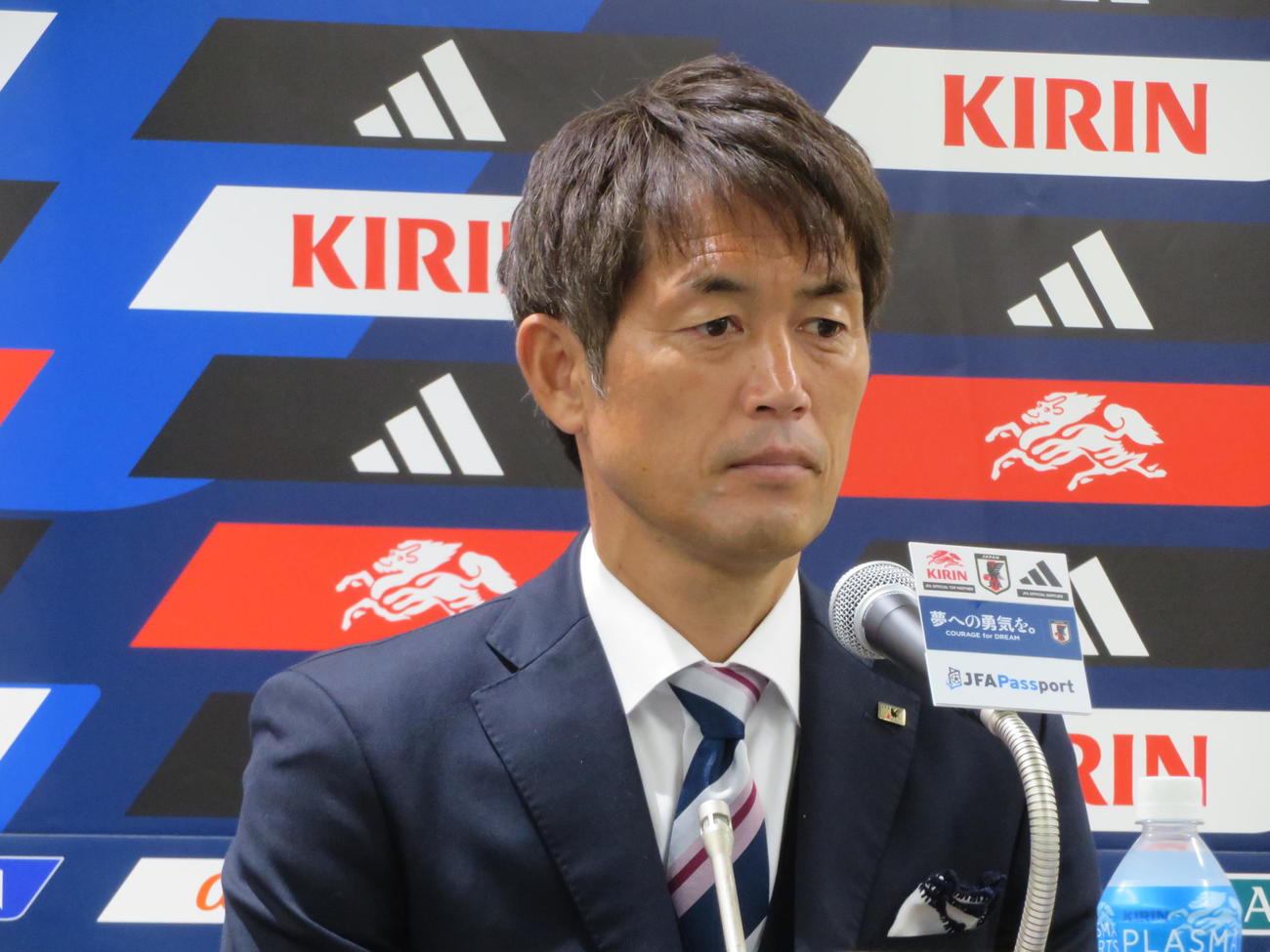 ブラジル遠征のメンバー発表会見に出席した女子日本代表池田太監督（撮影・佐藤成）
