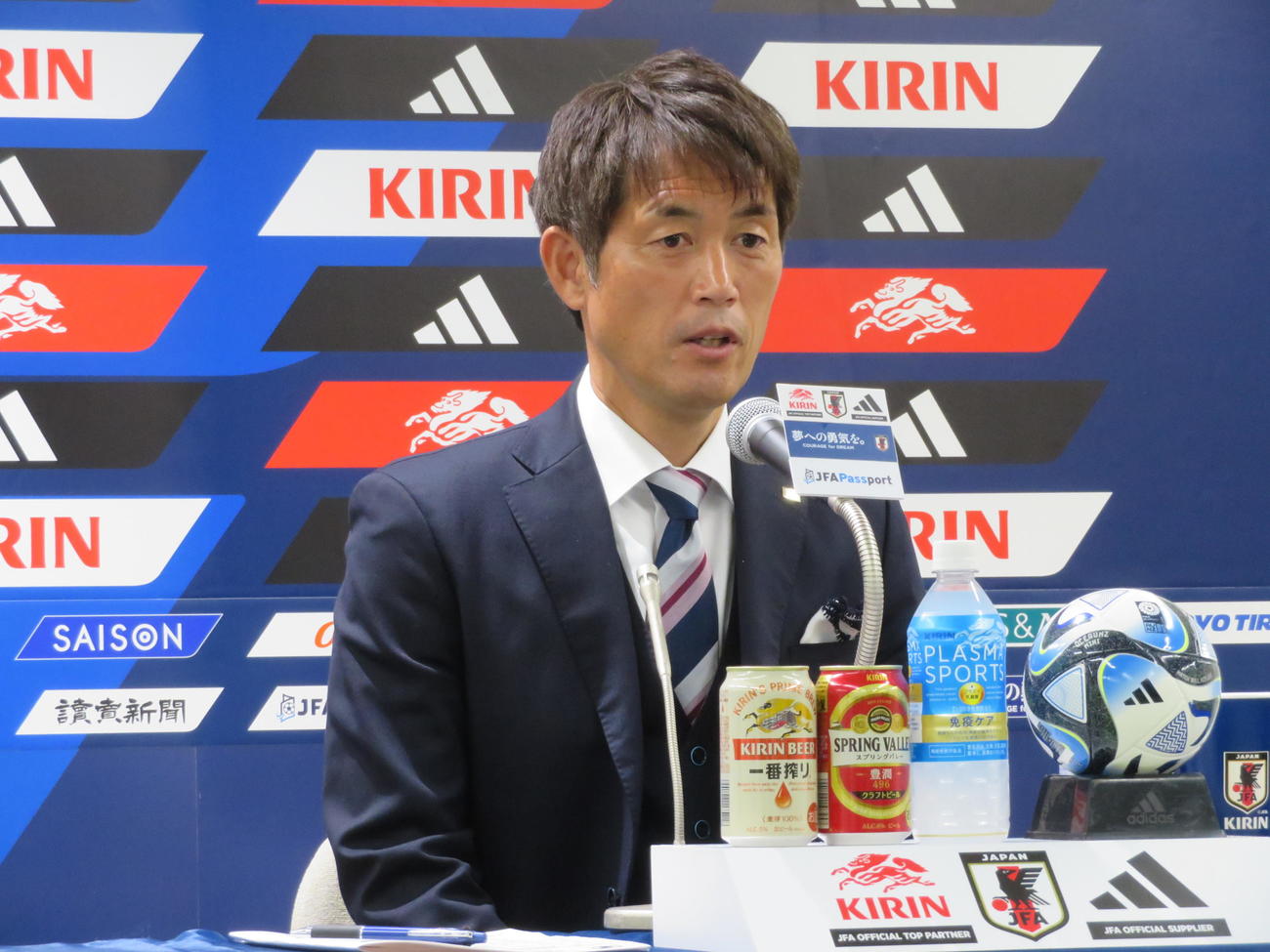ブラジル遠征のメンバー発表会見に出席した女子日本代表池田太監督（撮影・佐藤成）