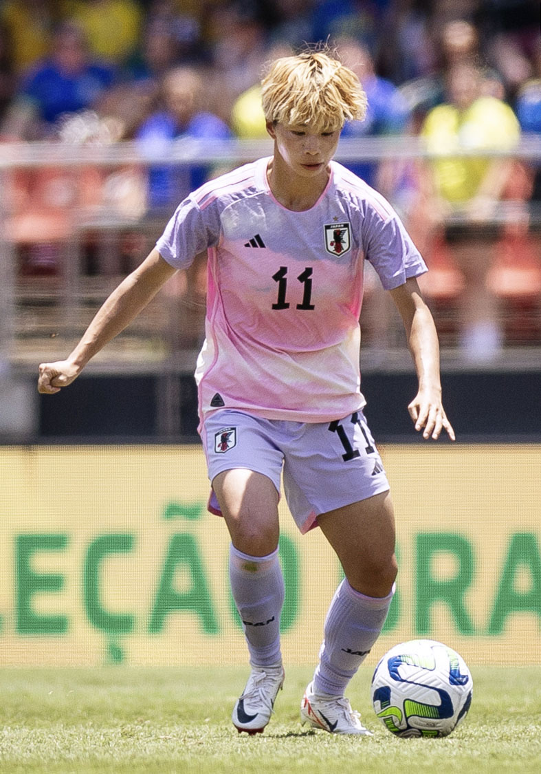 日本－ブラジル　前半、攻め込む田中美＝サンパウロ（共同）