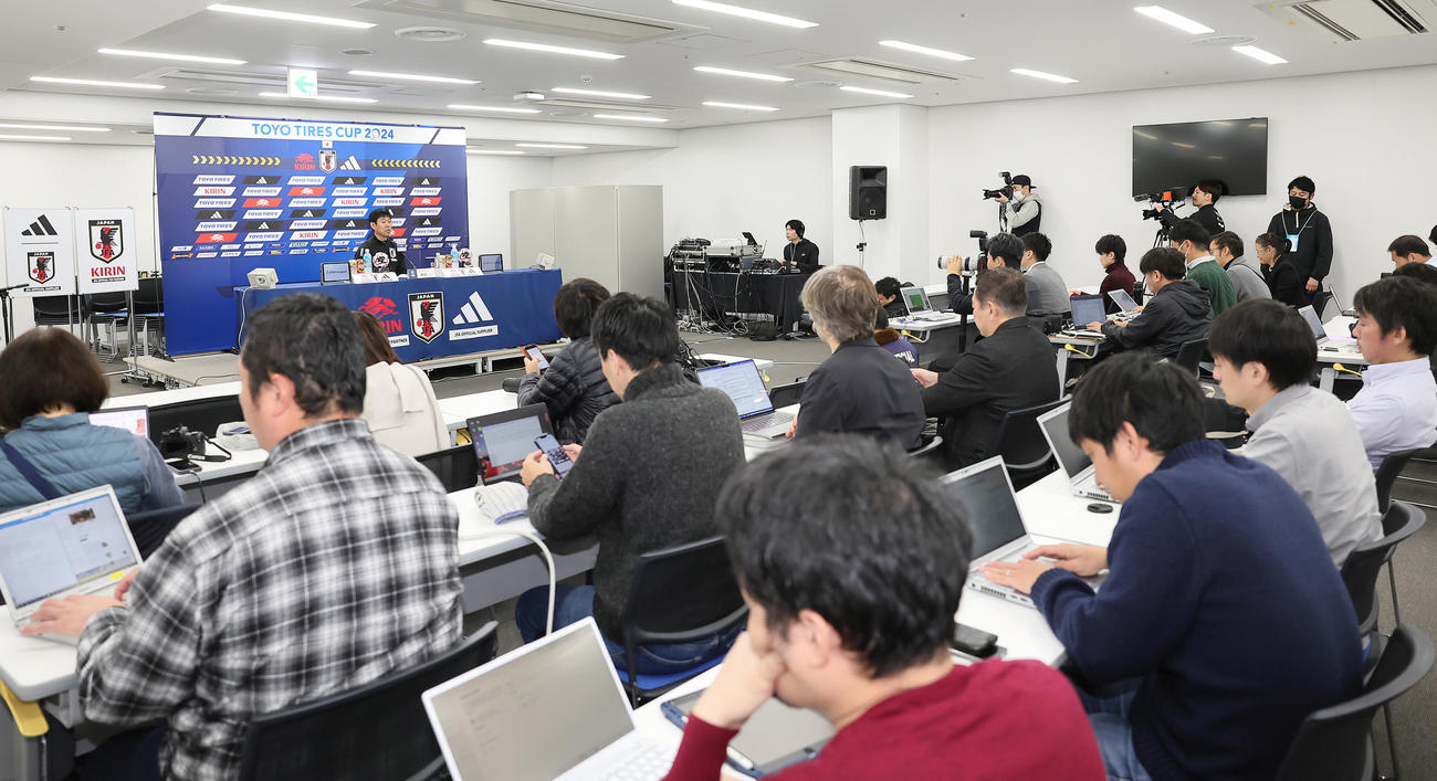 前日会見に臨む森保監督（撮影・足立雅史）