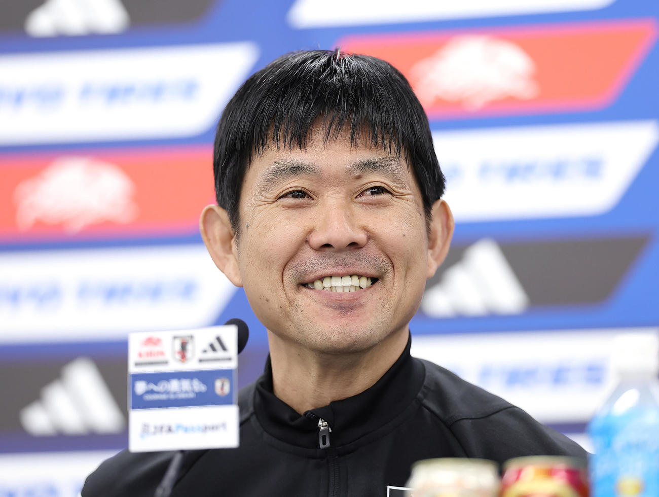 前日会見で笑顔を見せる森保監督（撮影・足立雅史）