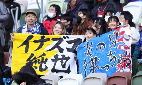 試合を前に盛り上がりを見せる日本サポーター(撮影・足立雅史)