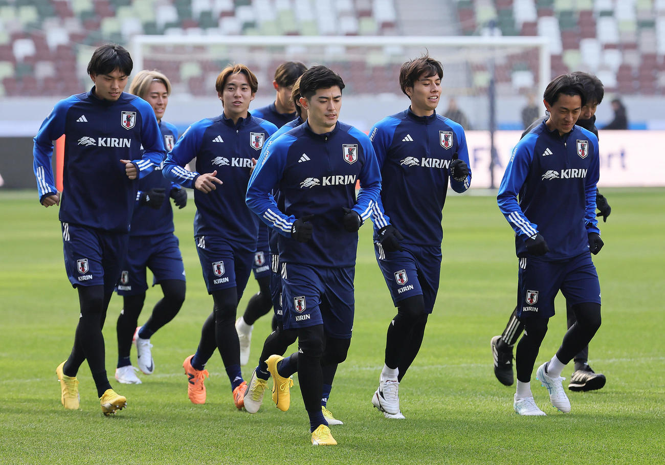 前日練習で調整する谷口（中央）ら（撮影・足立雅史）
