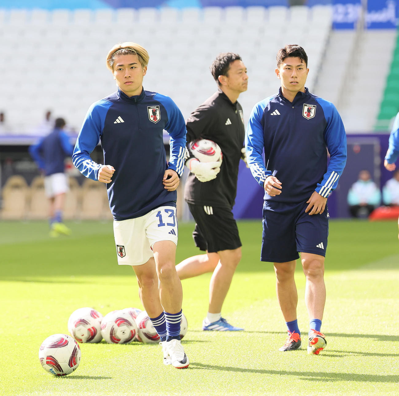 日本対ベトナム　試合前練習に臨む中村（左）と細谷（撮影・足立雅史）