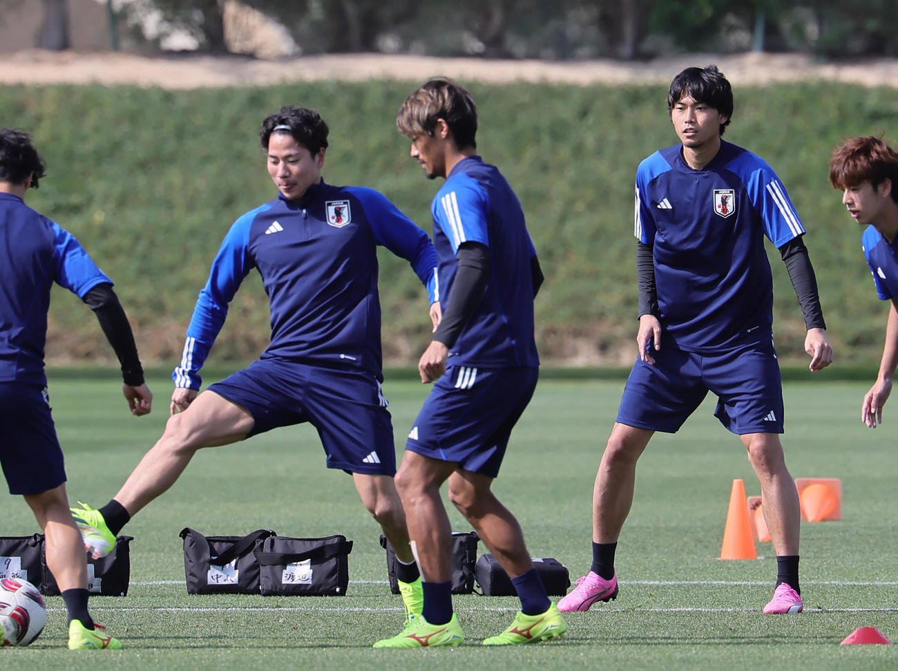 練習に臨む、左から浅野、守田、町田（撮影・足立雅史）