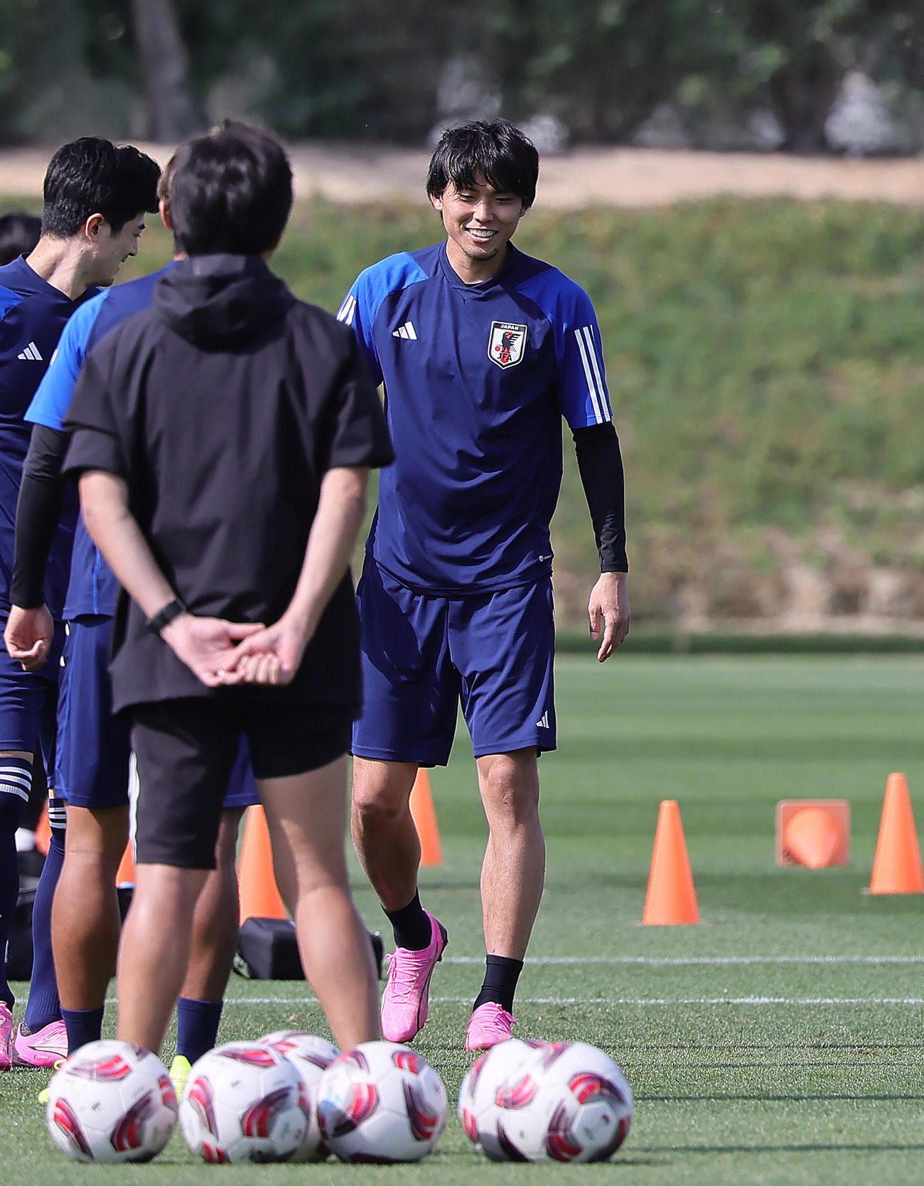 練習中、笑顔を見せる町田（撮影・足立雅史）