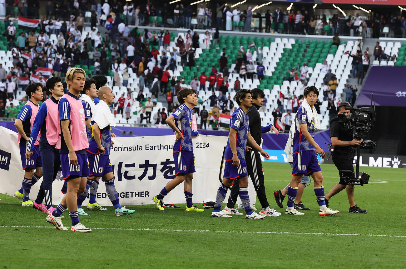 日本対イラク　敗れた日本代表（撮影・足立雅史）