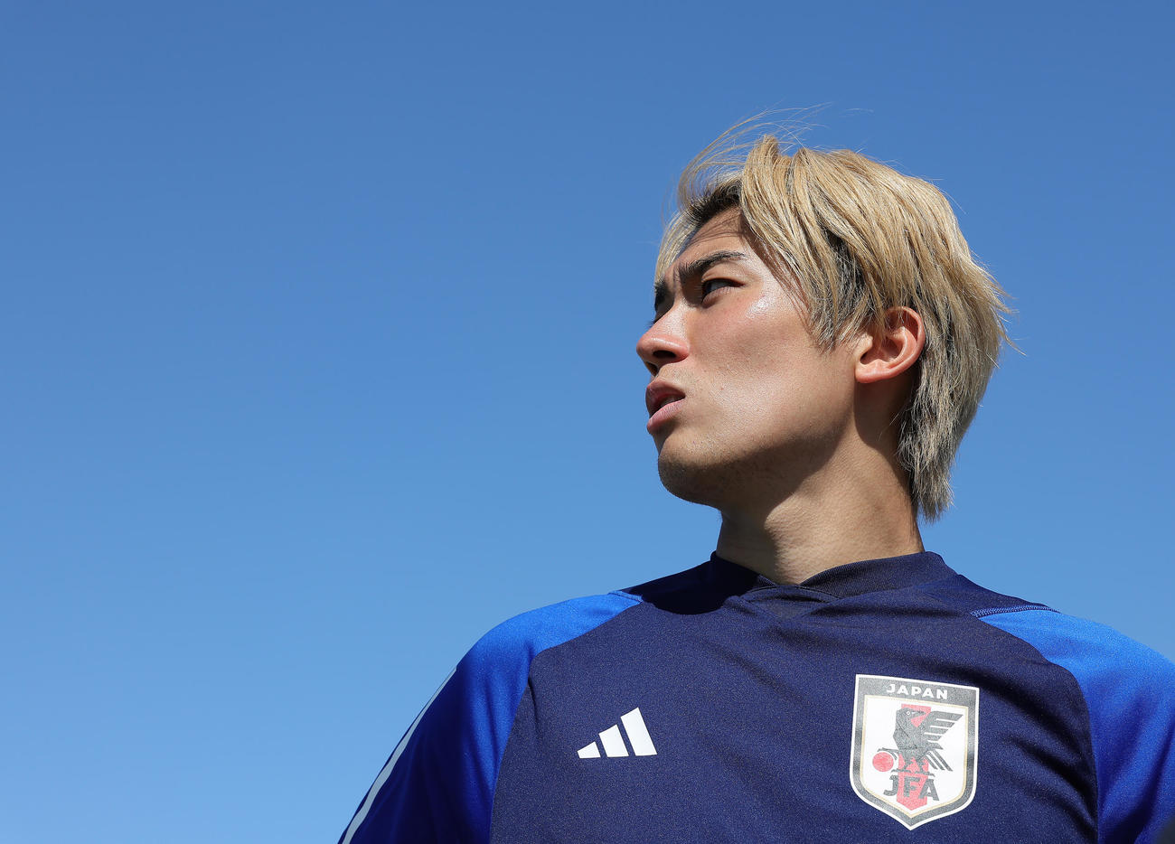 練習後、取材に応じる中村（撮影・足立雅史）