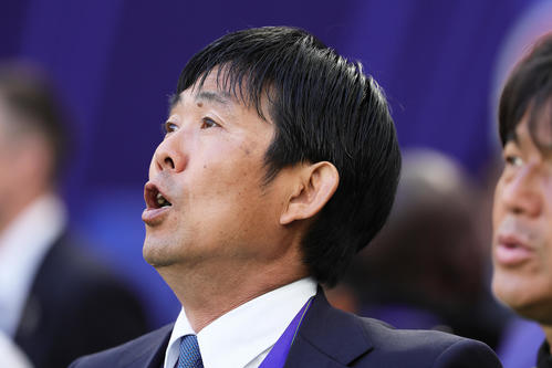 日本対インドネシア　試合前に君が代を歌う森保監督（撮影・足立雅史）