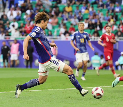 日本対インドネシア　後半、この日2点目となるゴールを決める上田（撮影・足立雅史）