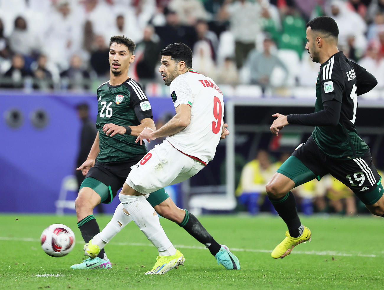 イラン対UAE　前半、ゴールを決めるイランのタレミ（中央）（撮影・足立雅史）