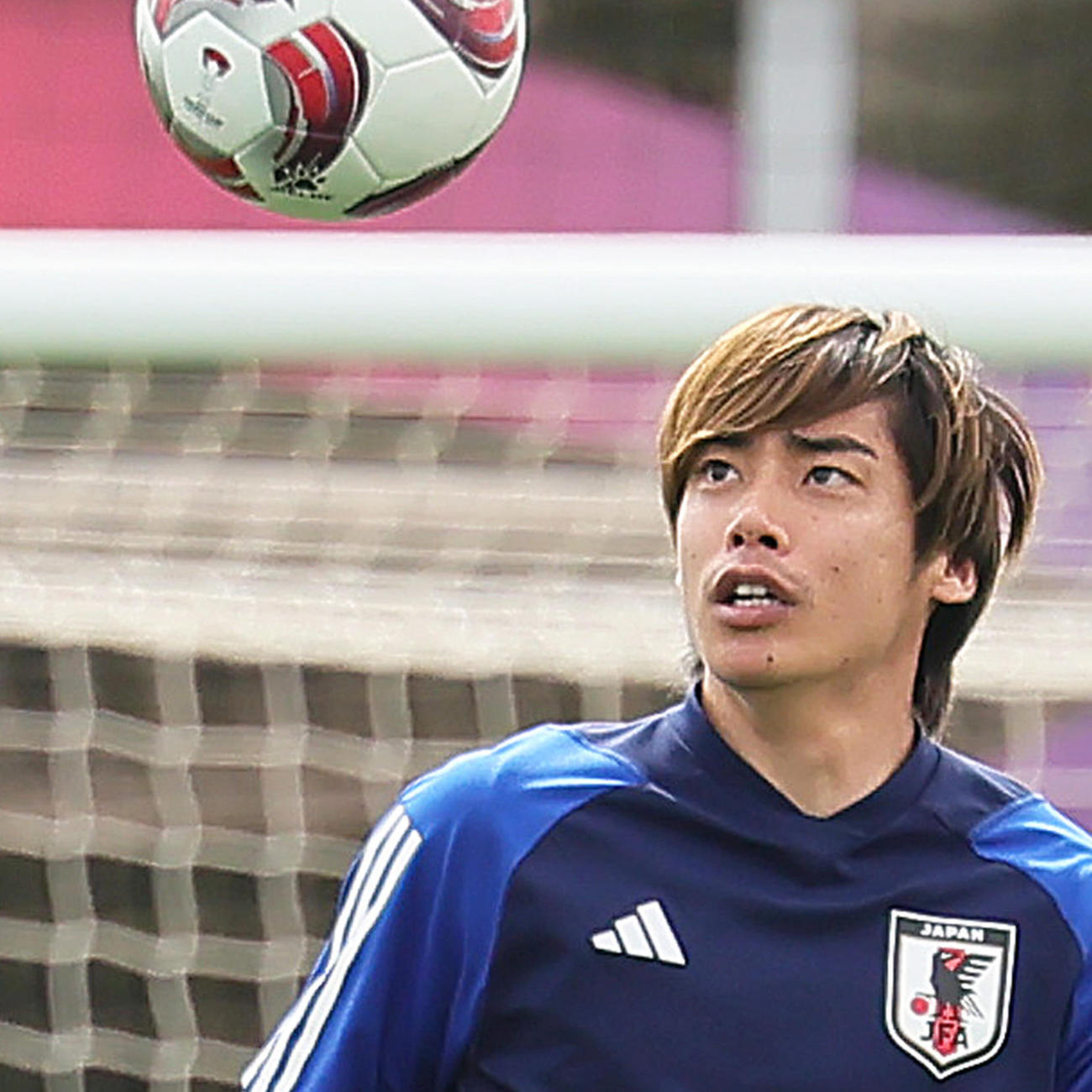 アジア杯の練習でボールを追う日本代表MF伊東純也（24年1月26日撮影）