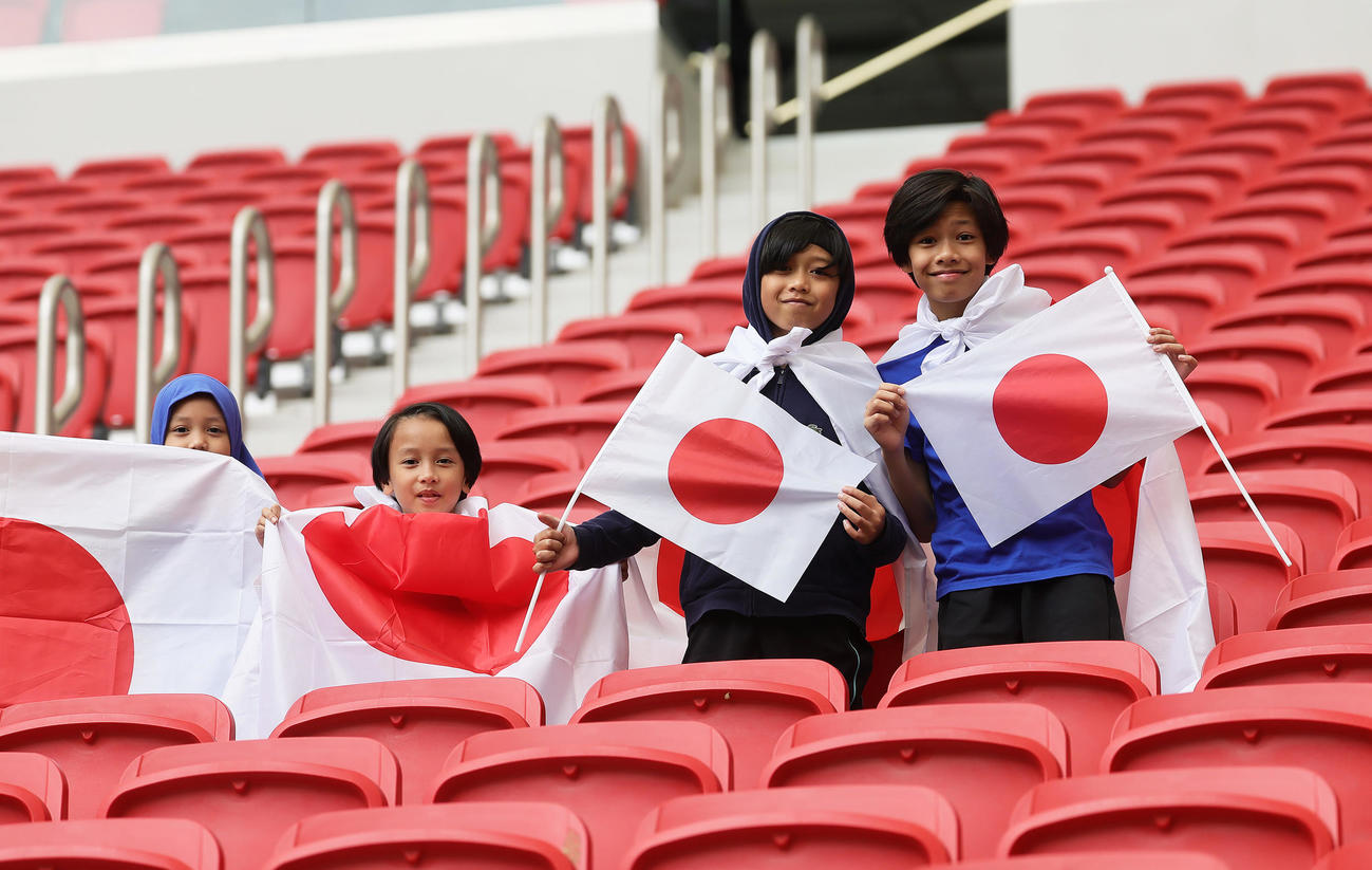 日本対バーレーン　試合前、盛り上がるサポーター（撮影・足立雅史）