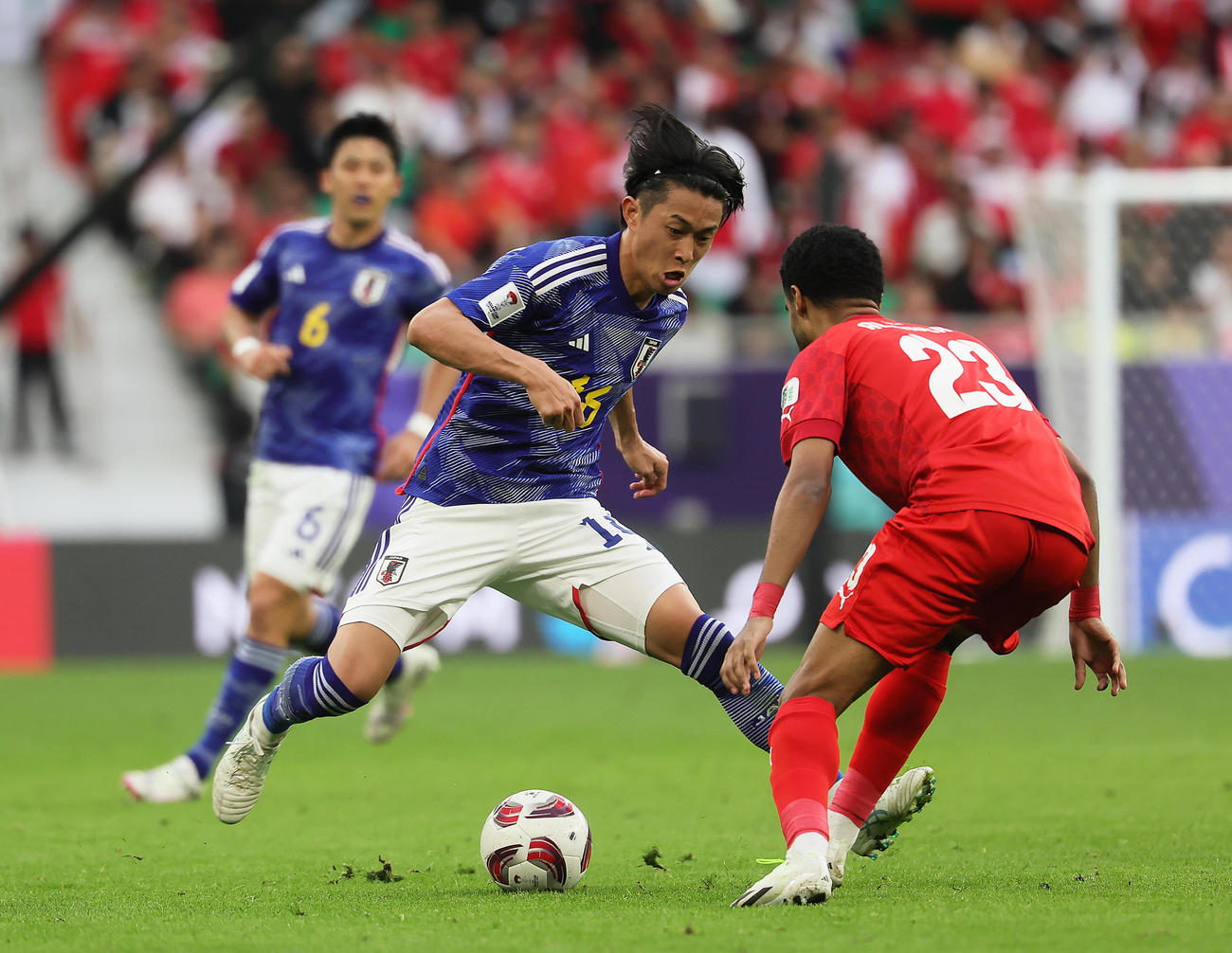 日本対バーレーン　後半、攻め込む毎熊（撮影・足立雅史）