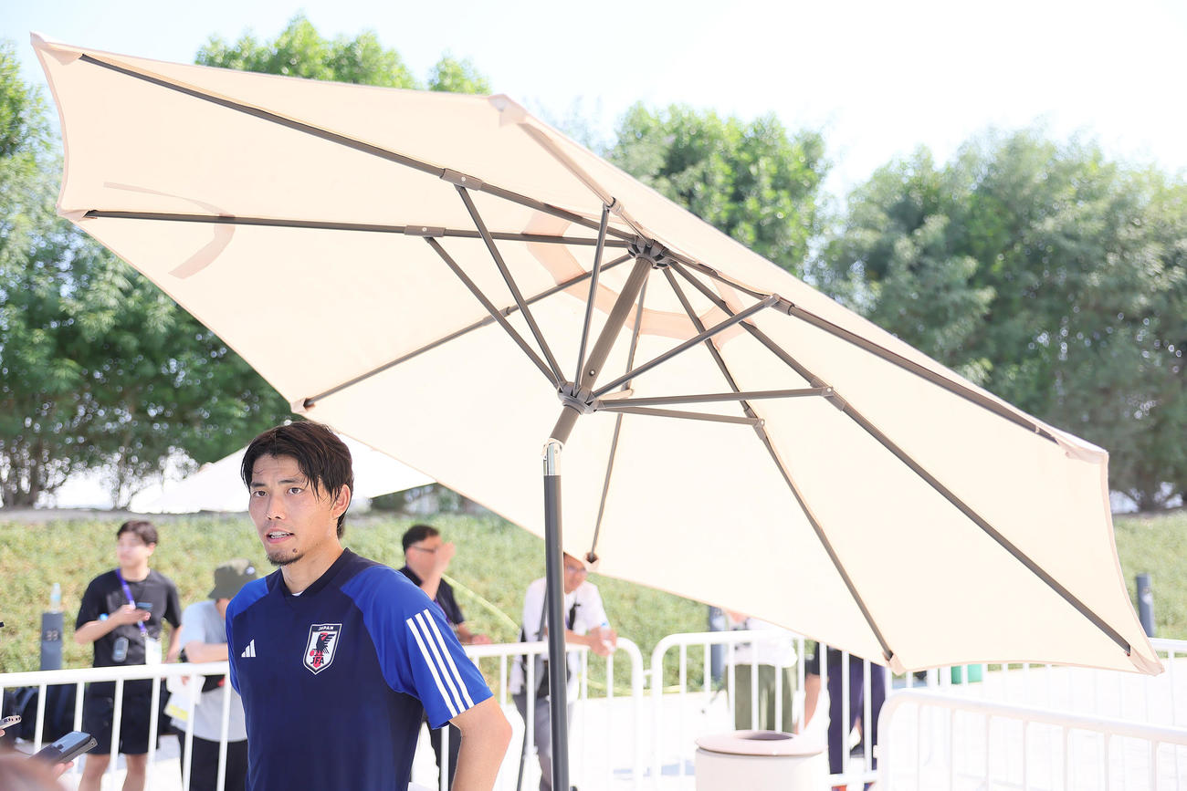 練習後、取材に応じる町田（撮影・足立雅史）