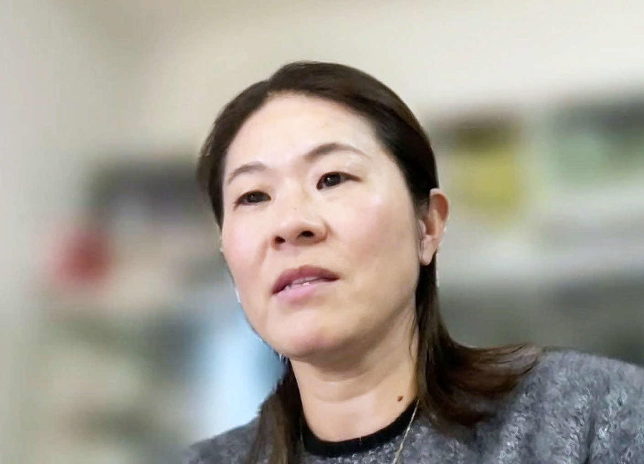 オンラインで取材に応じる、サッカー女子元日本代表の澤穂希さん（共同）