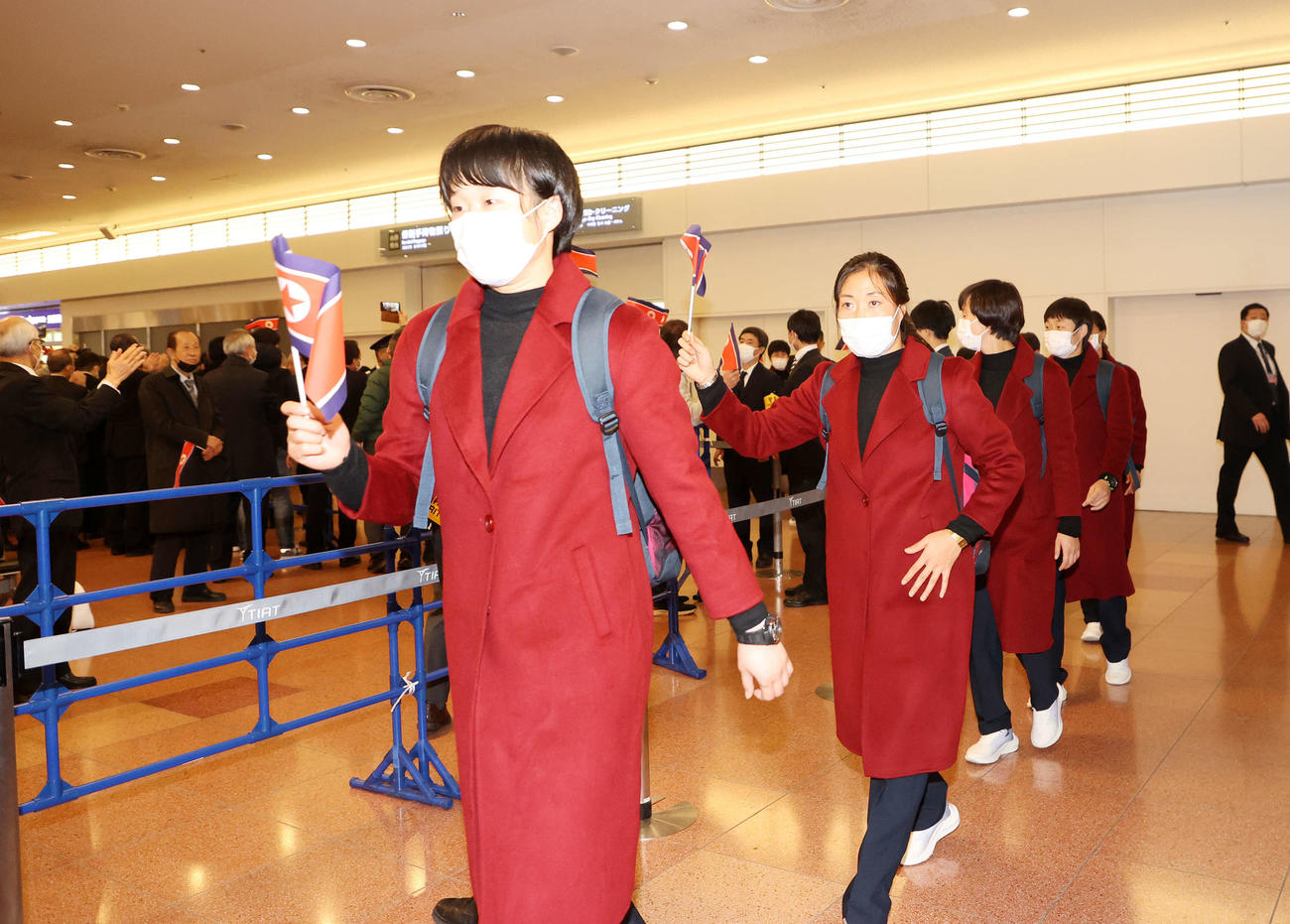 来日するサッカー女子北朝鮮代表の選手たち（撮影・鈴木正人）