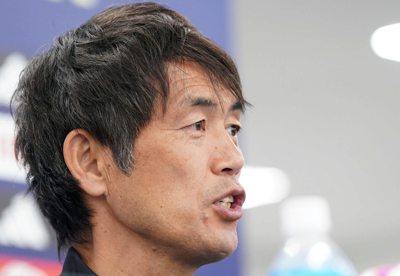 前日会見で記者の質問に答えるなでしこジャパンの池田監督（撮影・たえ見朱実）