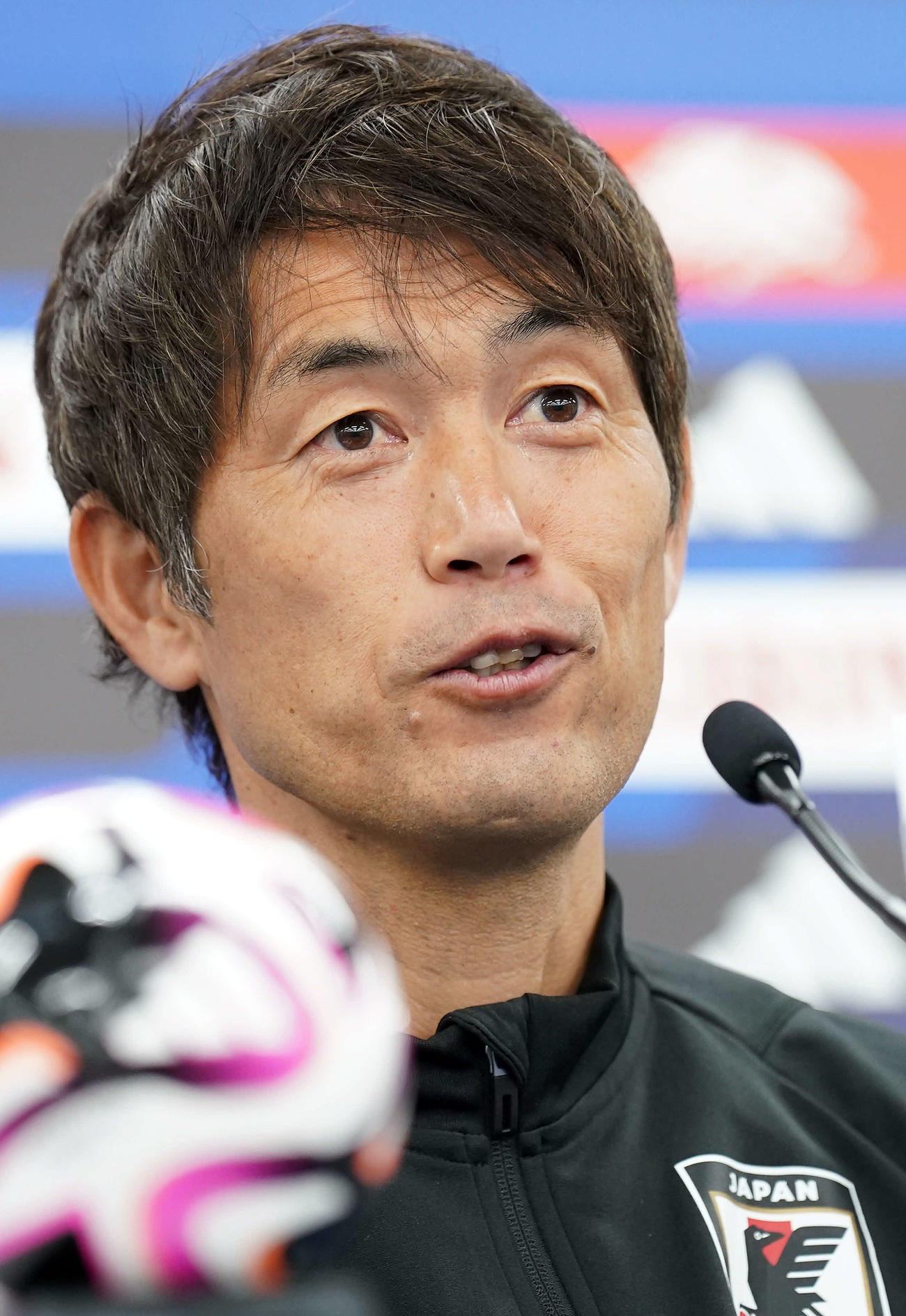 前日会見で記者の質問に答えるなでしこジャパンの池田監督（撮影・たえ見朱実）