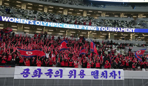 日本対北朝鮮　盛り上がる北朝鮮のサポーター（撮影・たえ見朱実）