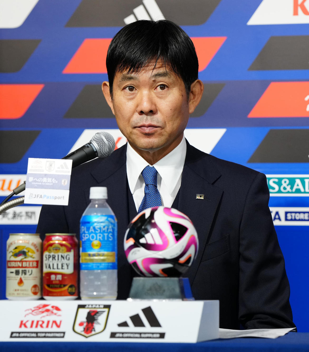 サッカー日本代表メンバー発表記者会見に臨む森保監督（撮影・江口和貴）