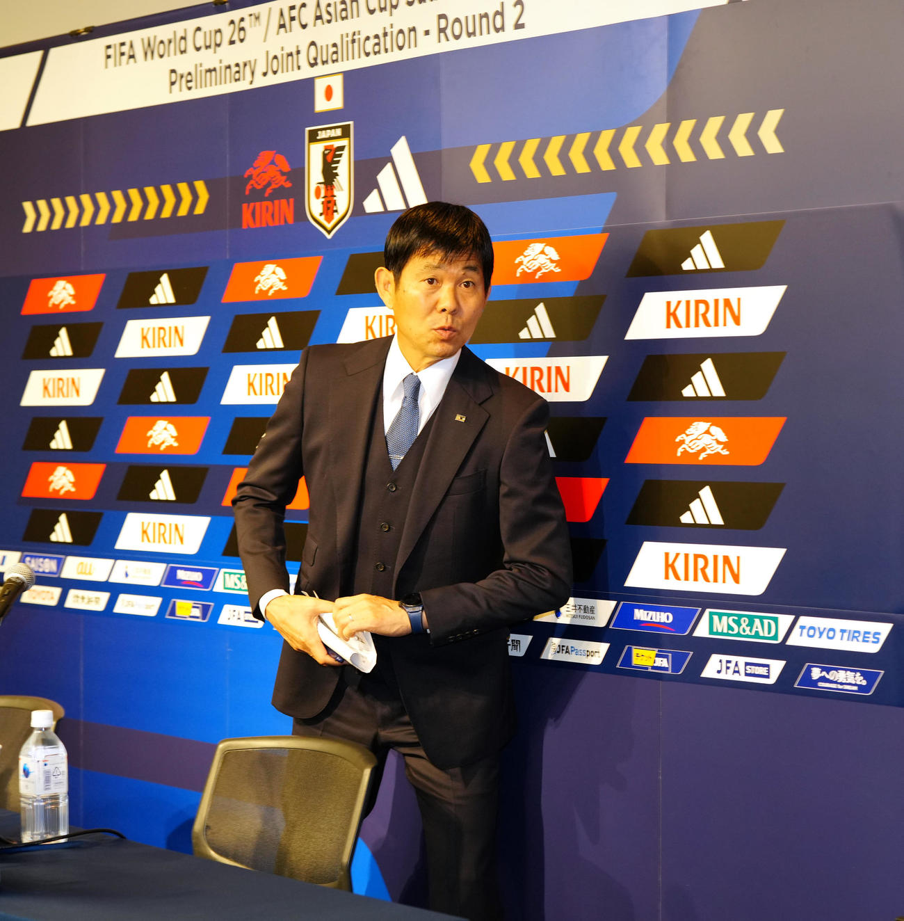 サッカー日本代表メンバー発表記者会見を終え引き揚げる森保監督（撮影・江口和貴）
