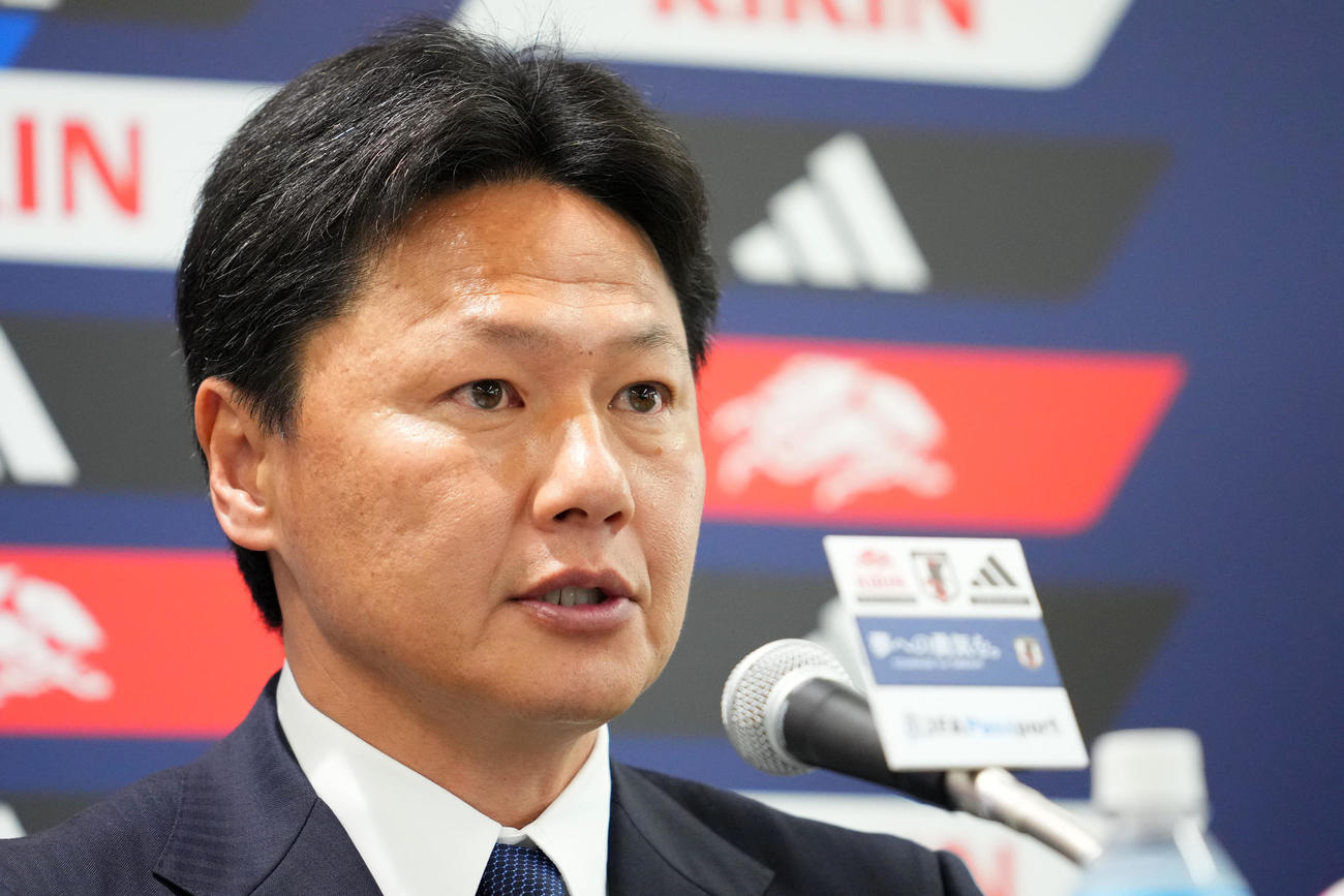 記者の質問に答えるU23日本代表大岩監督（撮影・横山健太）