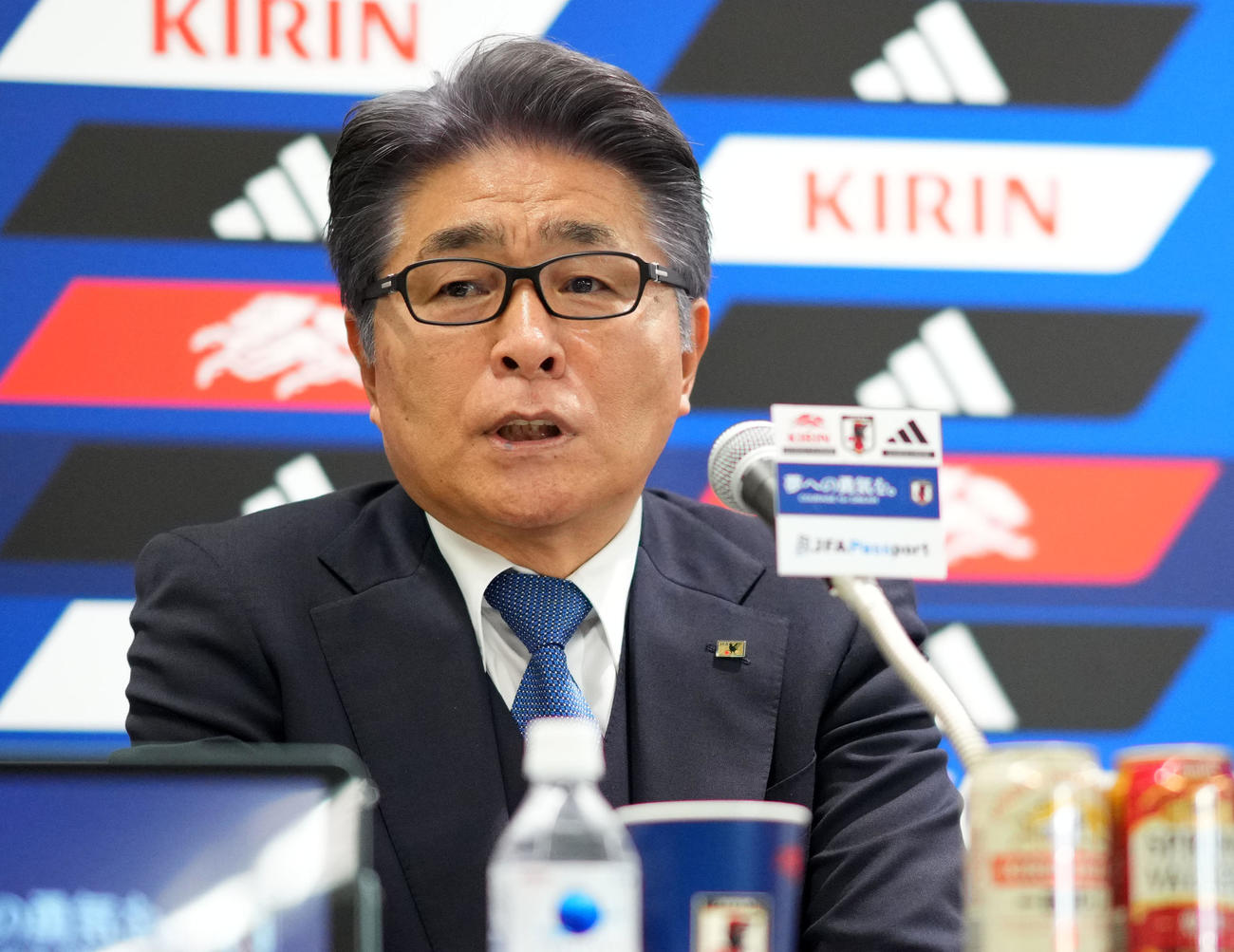 記者の質問に答える山本ナショナルチームダイレクター（撮影・横山健太）