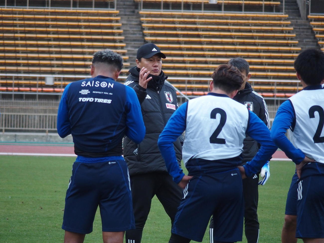 選手に話をするU－23代表の大岩剛監督（撮影・　永田淳）