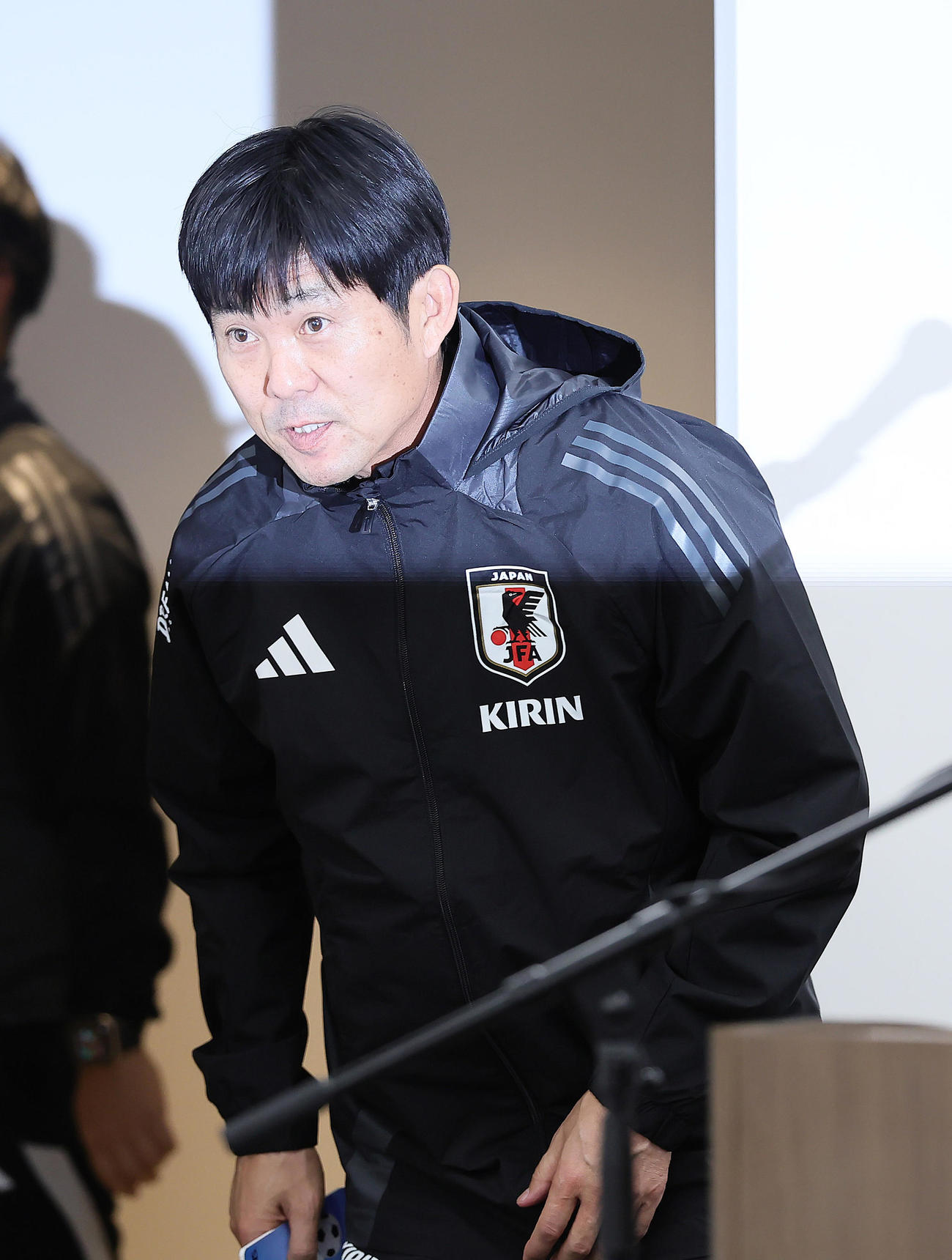 前日会見を終え、引き揚げる森保監督（撮影・足立雅史）