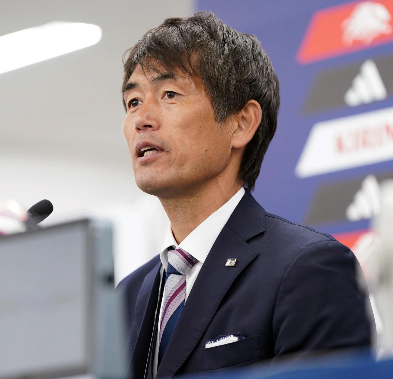 2月28日、北朝鮮戦の試合後会見で記者の質問に答えるなでしこ池田監督（撮影・たえ見朱実）