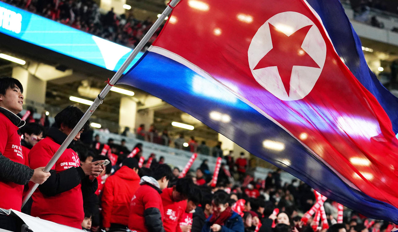 日本対北朝鮮　声援を送る北朝鮮サポーター（撮影・横山健太）
