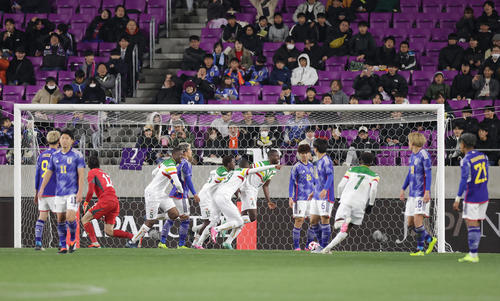 U－23日本対U－23マリ　後半、トゥンカラに勝ち越しゴールを許すU－23日本（撮影・前田充）