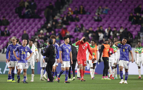 U－23日本対U－23マリ　U－23マリ代表に逆転負けを喫し、厳しい表情を見せるU－23日本代表の選手たち（撮影・前田充）