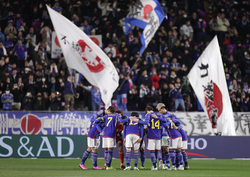 U－23日本対U－23マリ　試合前、円陣を組むU－23日本代表の選手たち（撮影・前田充）
