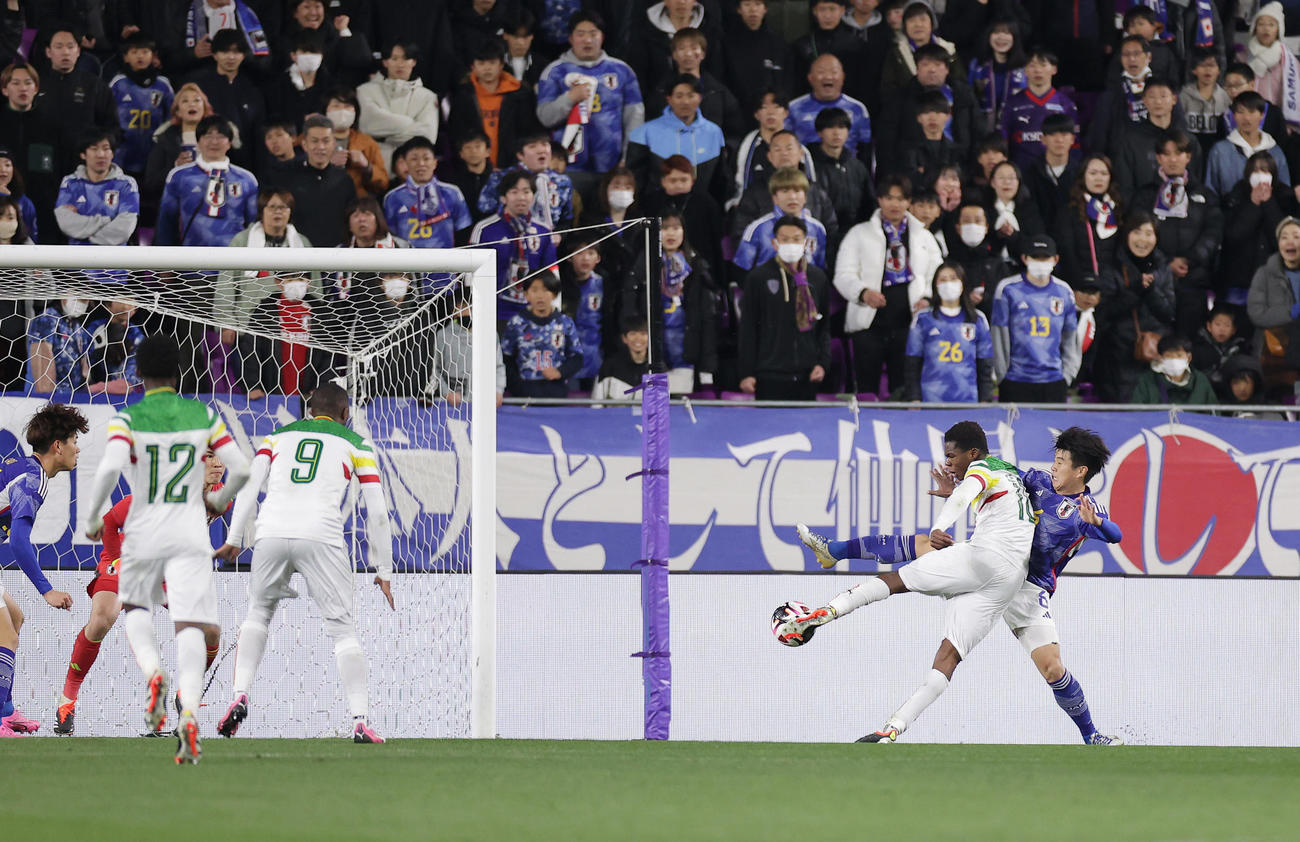 U－23日本対U－23マリ　前半、サンギャレに同点ゴールを許すU－23日本（撮影・前田充）