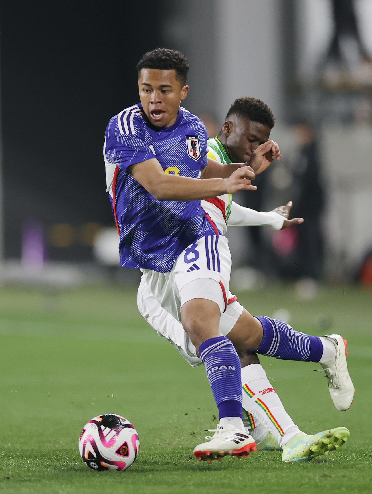 U－23日本対U－23マリ　後半、ドリブルで相手をかわす藤田（撮影・前田充）