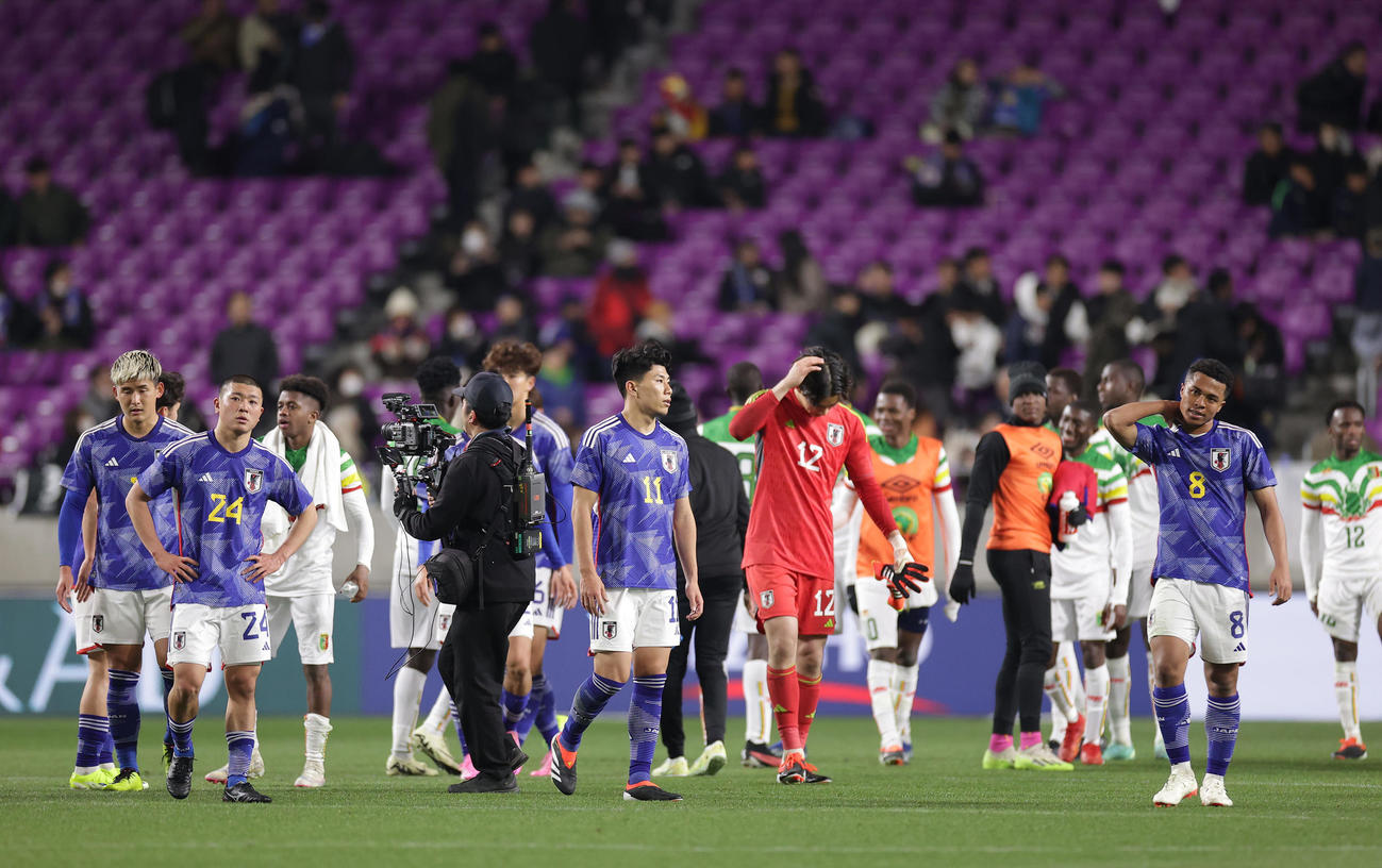 U－23日本対U－23マリ　U－23マリ代表に逆転負けを喫し、厳しい表情を見せるU－23日本代表の選手たち（撮影・前田充）