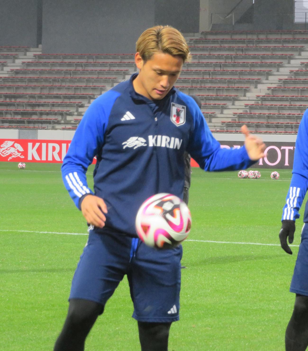 U－23ウクライナ代表との国際親善試合を控え、公式練習に臨むU－23日本代表MF松木玖生（撮影・佐藤成）
