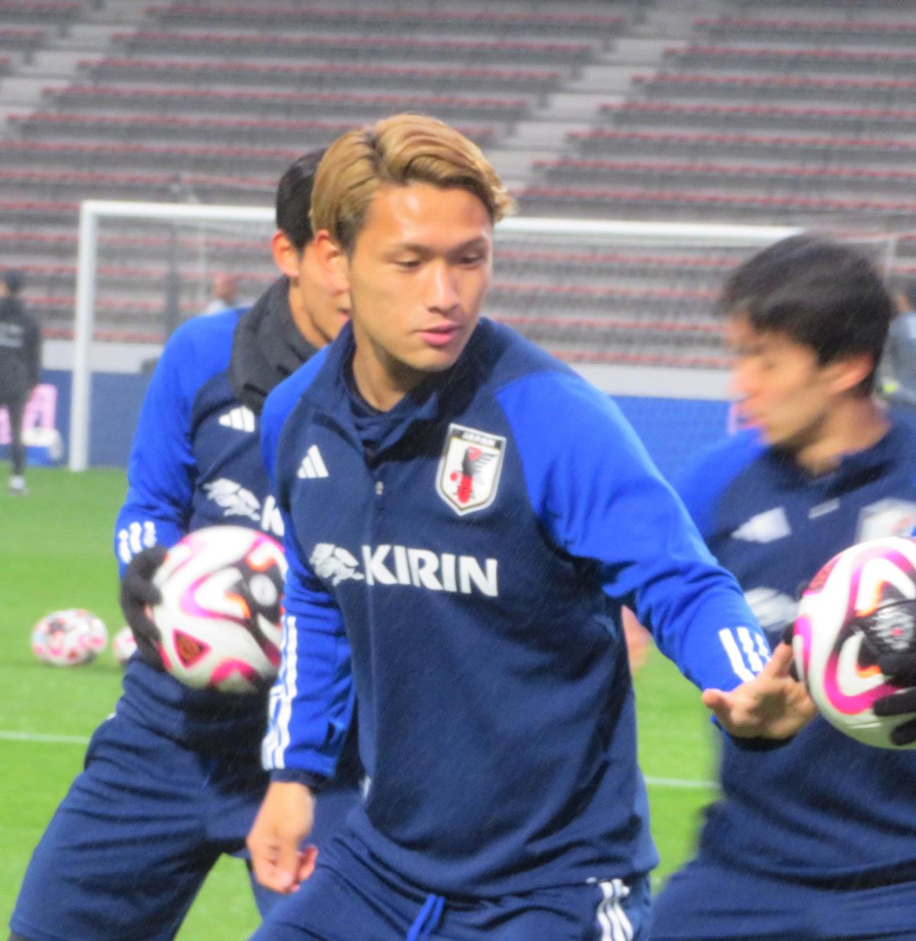 U－23ウクライナ代表との国際親善試合を控え、公式練習に臨むU－23日本代表MF松木玖生（撮影・佐藤成）