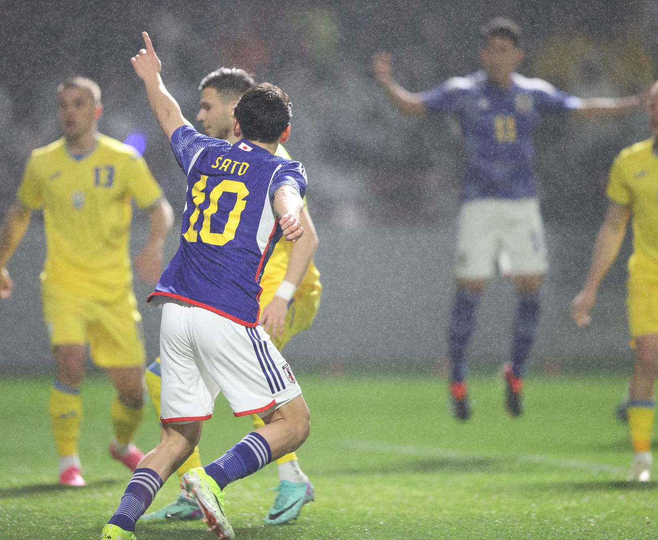 U23日本代表対U23ウクライナ代表　後半、先制ゴールを決めたU23日本代表佐藤（撮影・梅根麻紀）
