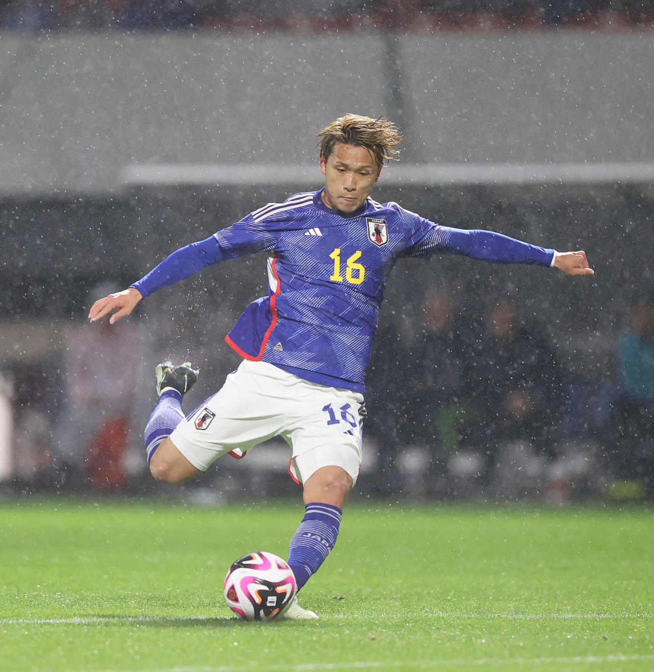 U23日本対U23ウクライナ　前半、シュートを放つU23日松木（撮影・梅根麻紀）