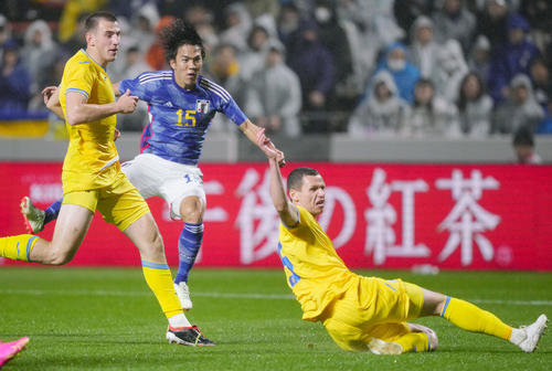 後半、2点目のゴールを決める田中（共同）