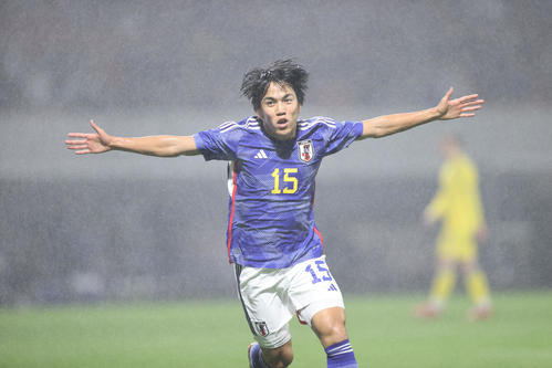 U23日本代表対U23ウクライナ代表　後半、2点目のゴールをきめたU23日本代表田中（撮影・梅根麻紀）
